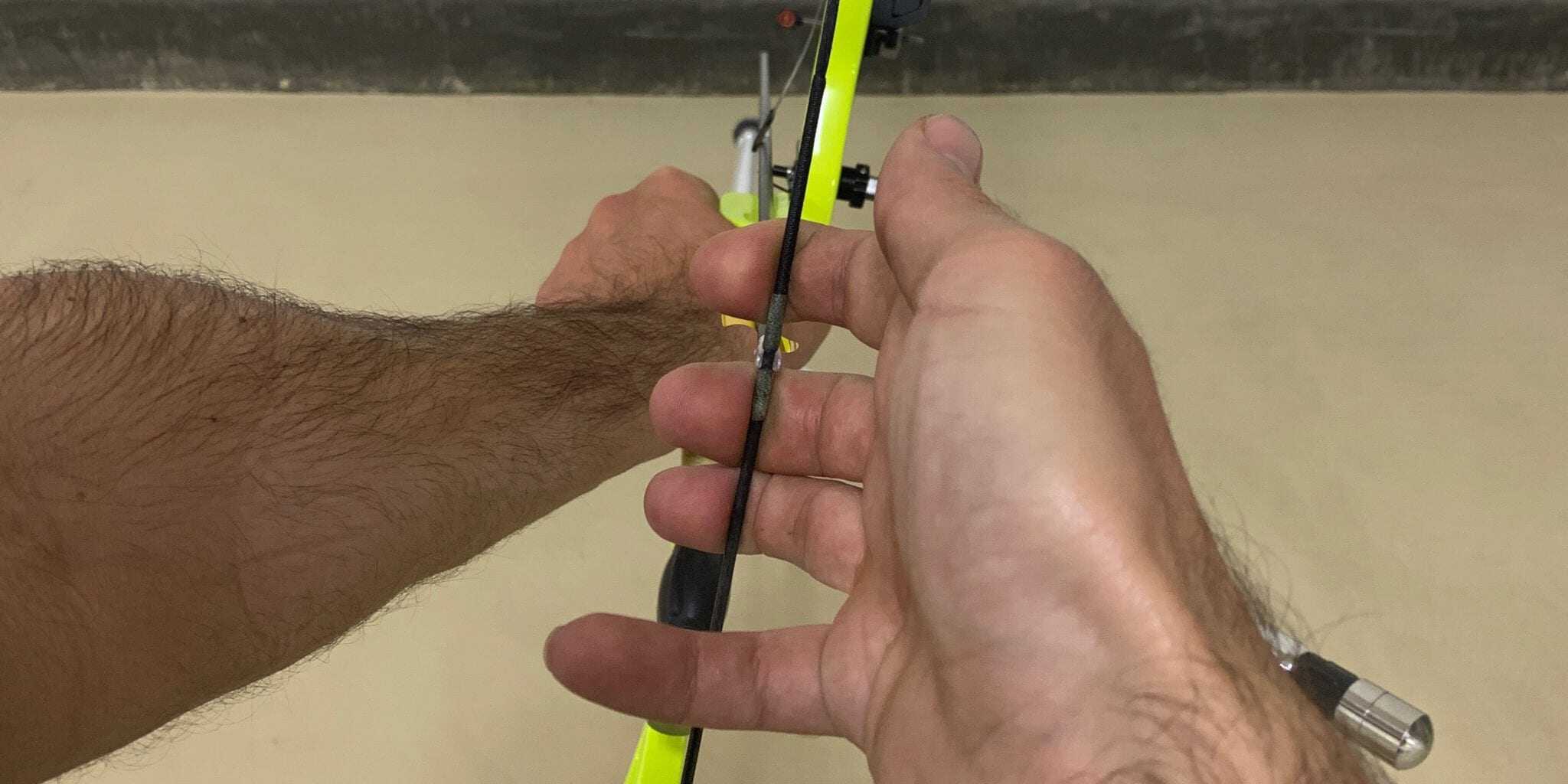 archery draw hand finger position when hooking string