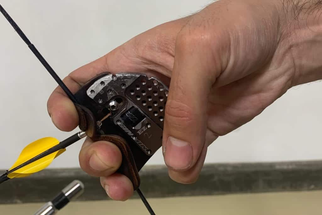 recurve archery draw hand finger position 3
