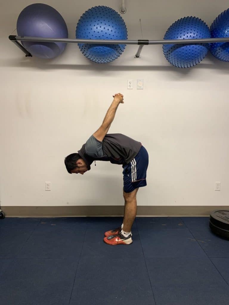 archer doing upper back stretch