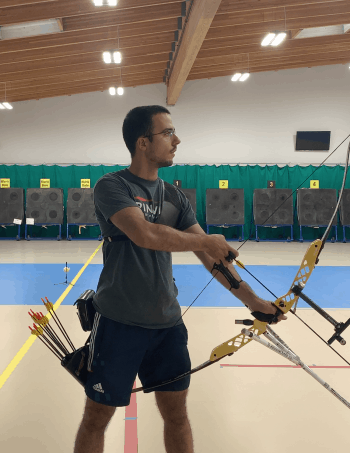recurve archer with bow on leg showing bow and draw hand position