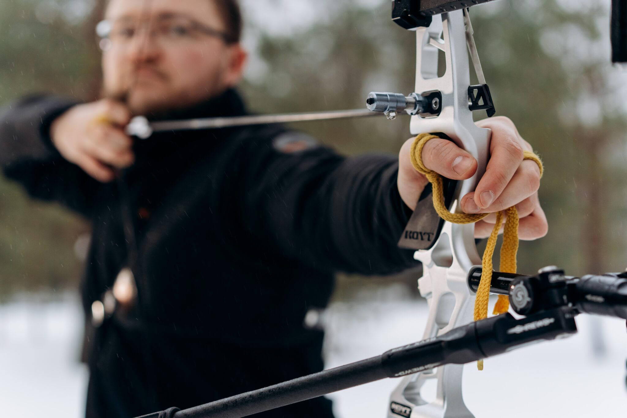 male archer showing good clicker position